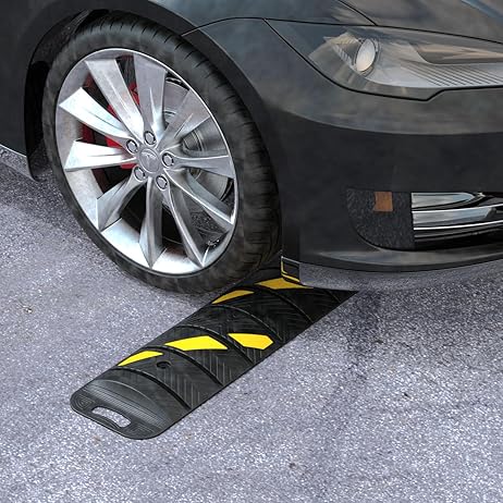 180 cm Roll-Up Speed Bump with Installation Kit