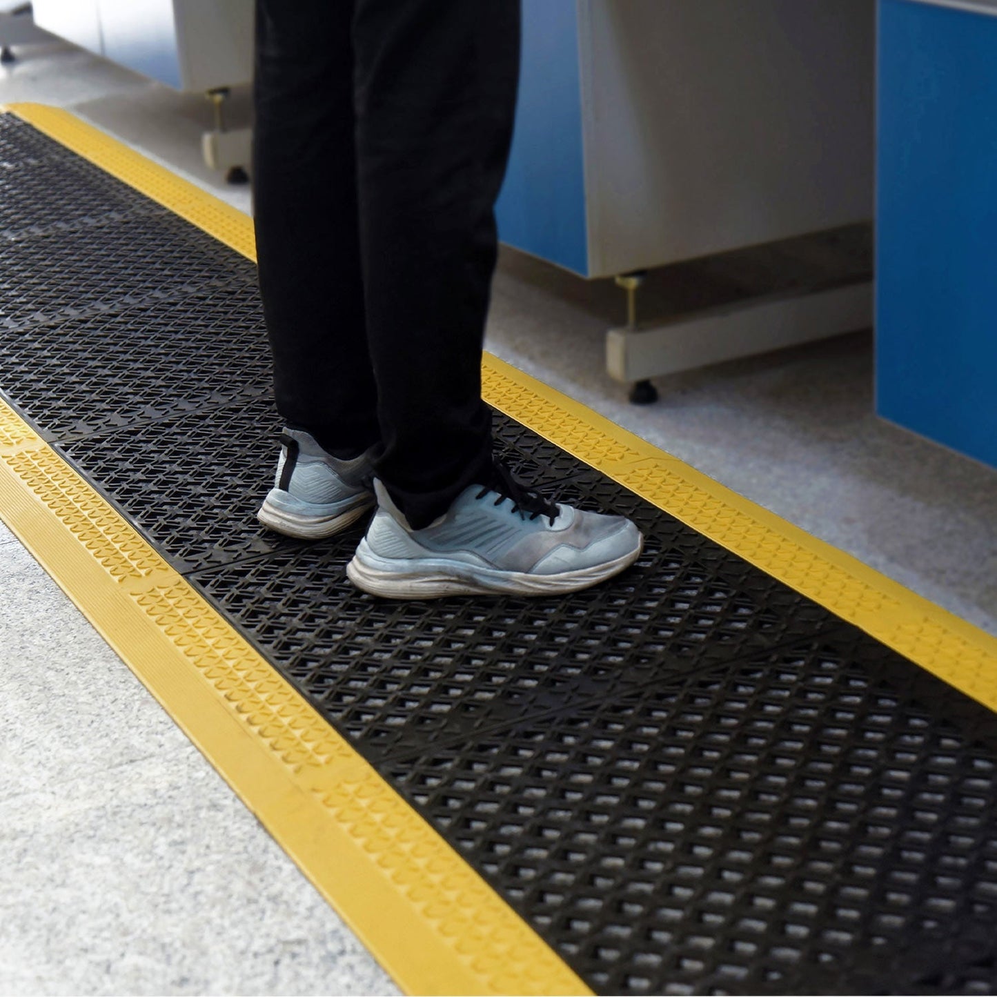 8-Pack Anti-Fatigue Interlocking Drainage Mats, 21 sq ft