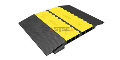 Système de protection de câbles AMS – rampe robuste emboîtable pour la protection des câbles et tuyaux en zones à fort trafic