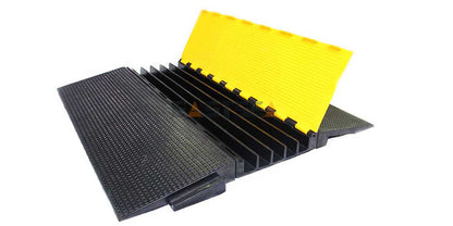Système de protection de câbles AMS – rampe robuste emboîtable pour la protection des câbles et tuyaux en zones à fort trafic